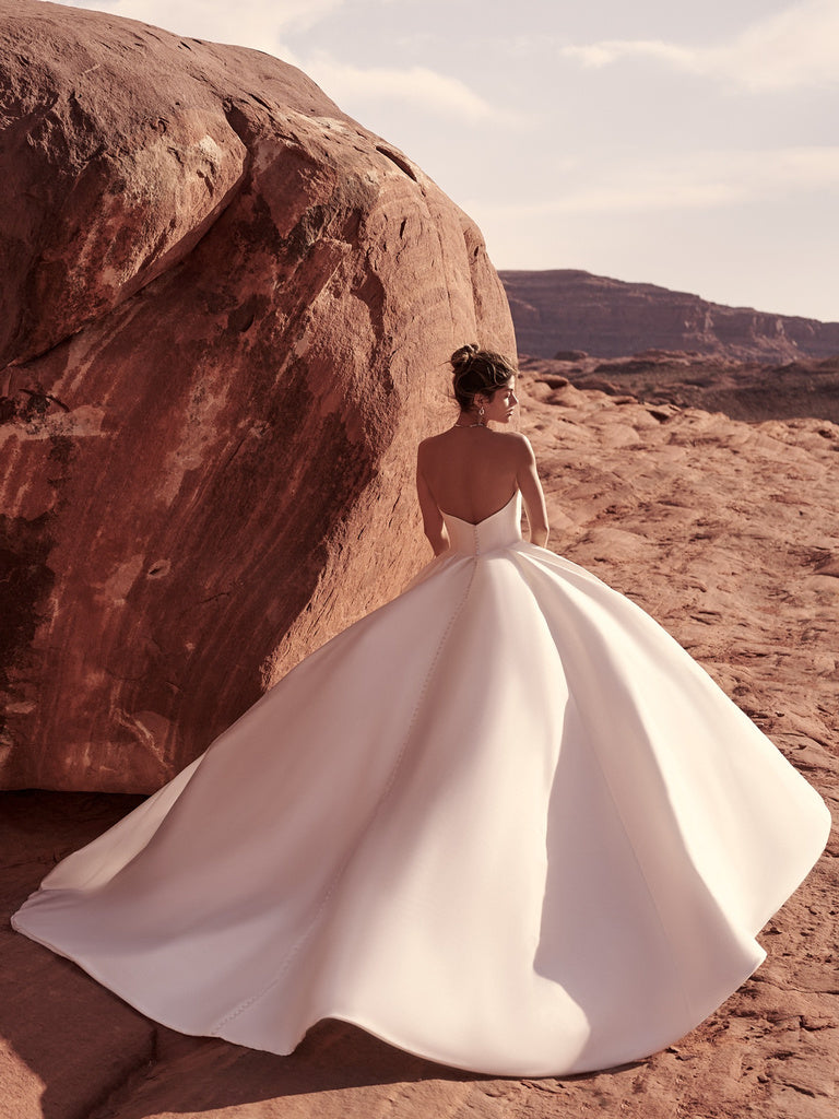 Exquisite Ball Gown Wedding Dresses: Regal Silhouettes | Romashka Bridal Exquisite Ball Gown Wedding Dresses: Regal Silhouettes | Romashka Bridal